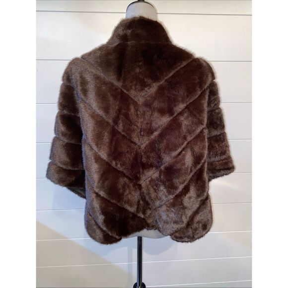 NWT La Fiorentina Women's Brown Faux Fur Capelet Color Brown One Size MSRP $299 - Picture 5 of 10